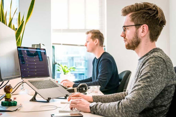 راه های پیشگیری از کمردرد موقع استفاده از صندلی راه های پیشگیری از کمردرد موقع استفاده از صندلی